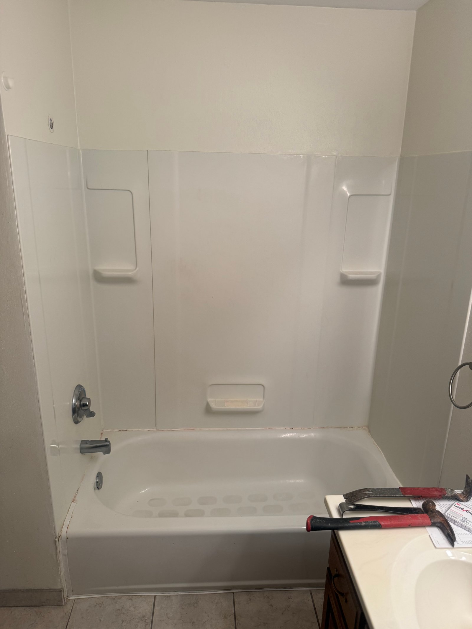 Bathroom before remodel 12